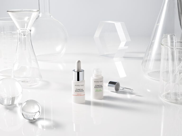 Frascos de Mary Kay Clinical Solutions Iluminador y Renovador