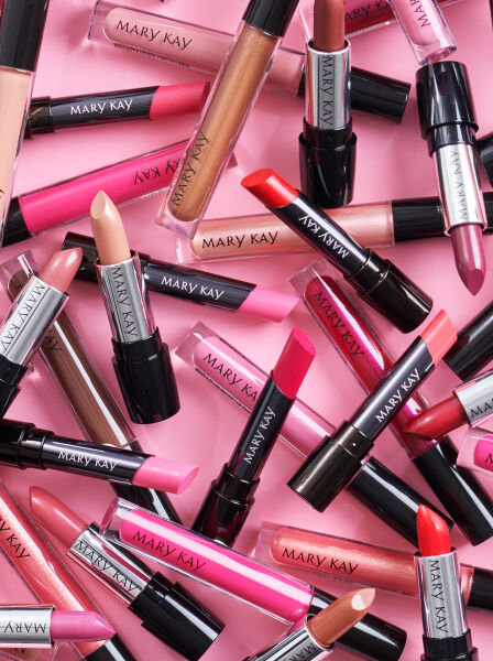 Brillos y l&aacute;pices de labios de diferentes tonos
