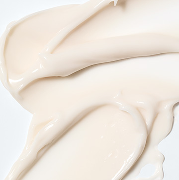 Textura del producto Restaurador de la Barrera 1:1:3 Mary Kay Clinical Solutions aplicada sobre la piel.